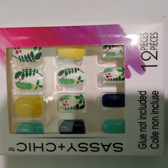 Leaf N Fern Fashion Nails - Picture 3 of 4